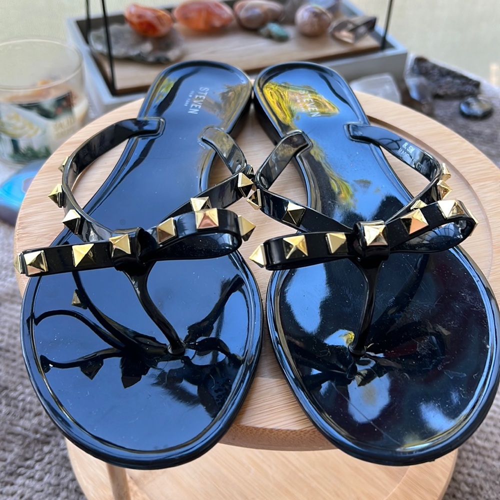 Steve Madden black sandals… new